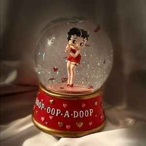 Betty boop musical snow globe